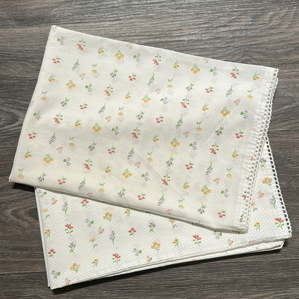 2 Vintage Springmaid White Ditsy Florals Cherries Cottage Standard Pillowcases